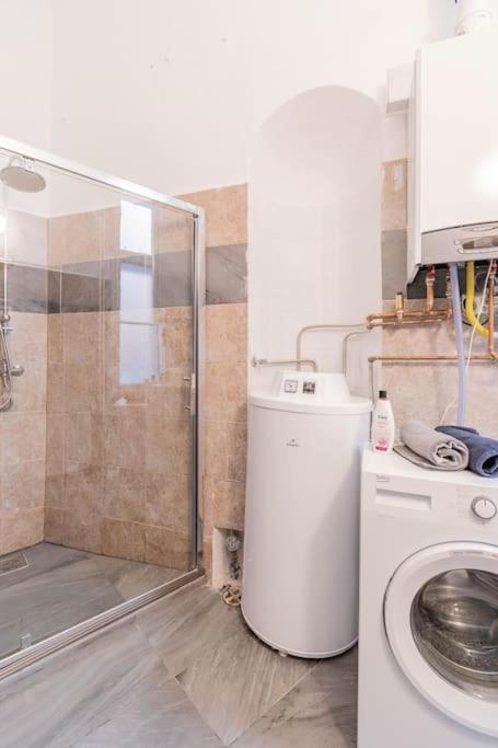 Queen Erzsebet apartment Boedapest Buitenkant foto